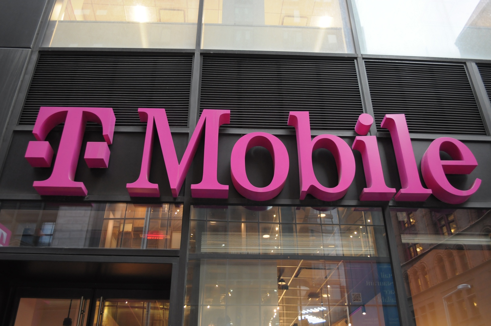 أبرز مواصفات الحاسب الجديد من T-Mobile