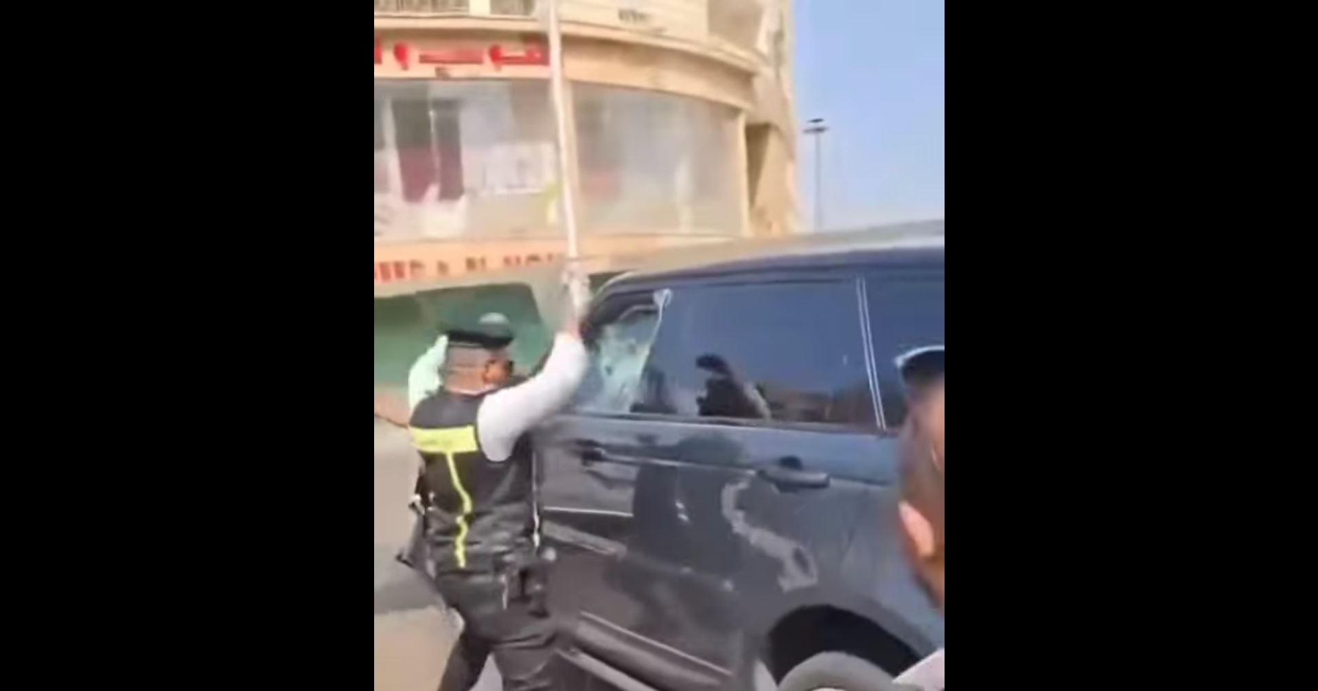 تطورات جديدة بعد صدم سائح كويتي 3 سيارات في مصر