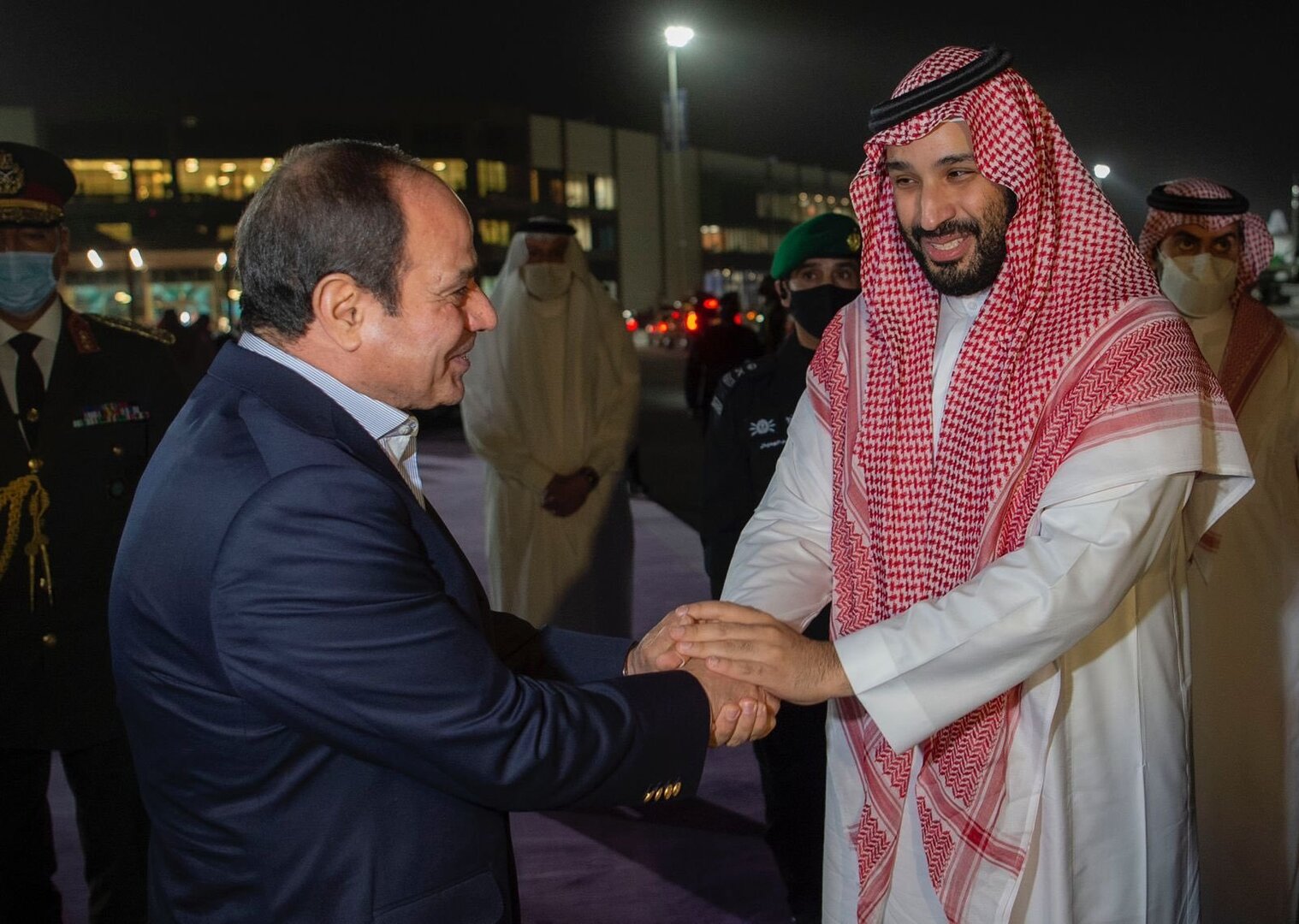 السيسي يتلقى رسالة من الإمارات ويتوجه إلى السعودية