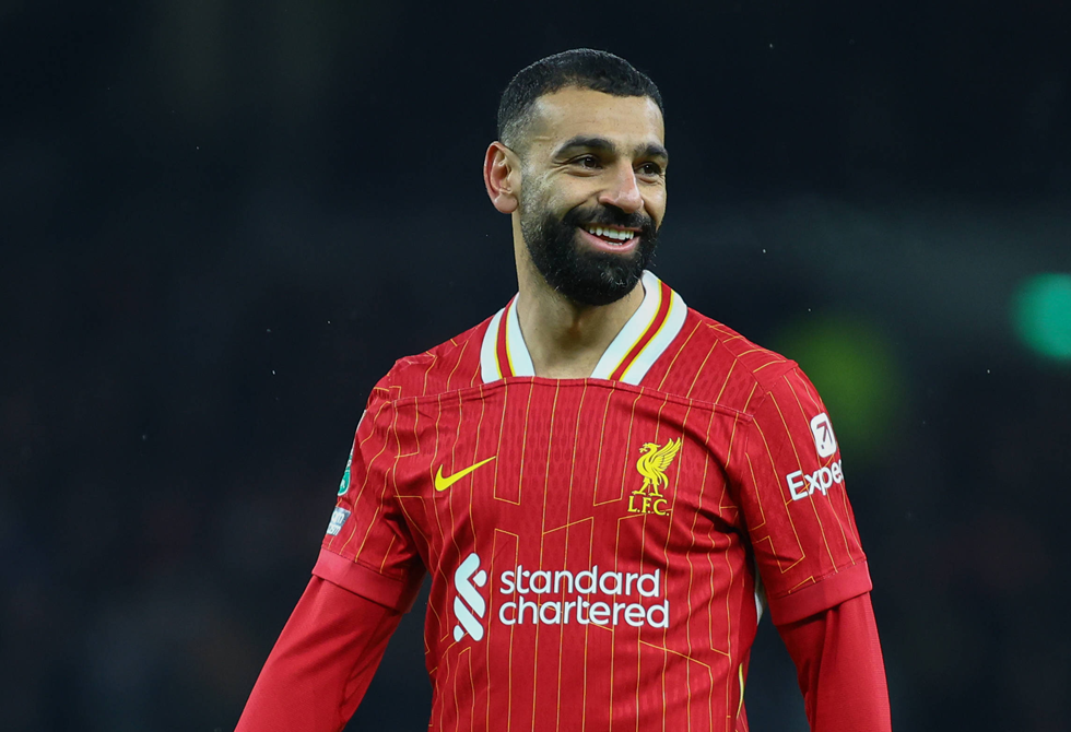 نجم ريال مدريد يفاجئ صلاح بعد تتويجه بجائزة لاعب العام في إنجلترا (صورة)