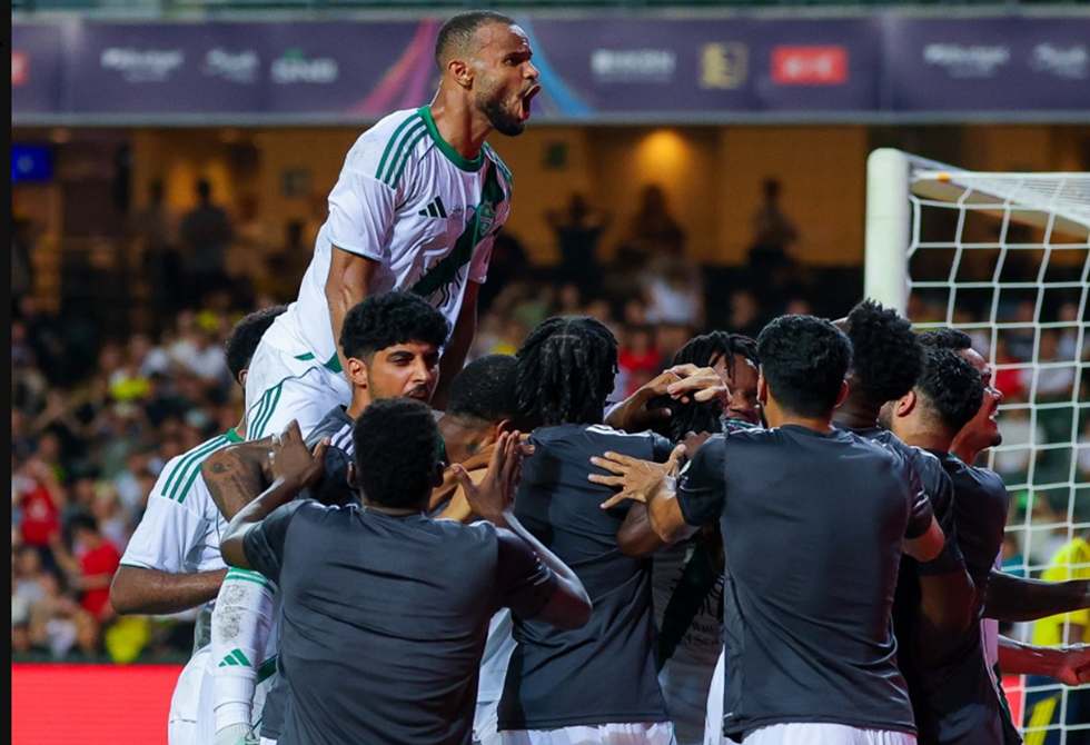 الأهلي يهزم النصر ويتوج بكأس السوبر السعودي (فيديو)