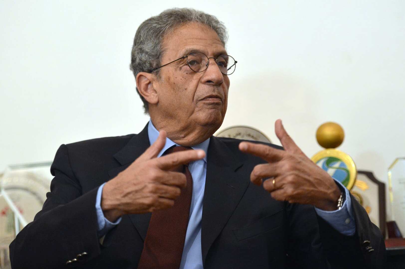 إعلامي مصري يهاجم عمرو موسى بسبب مبلغ خيالي