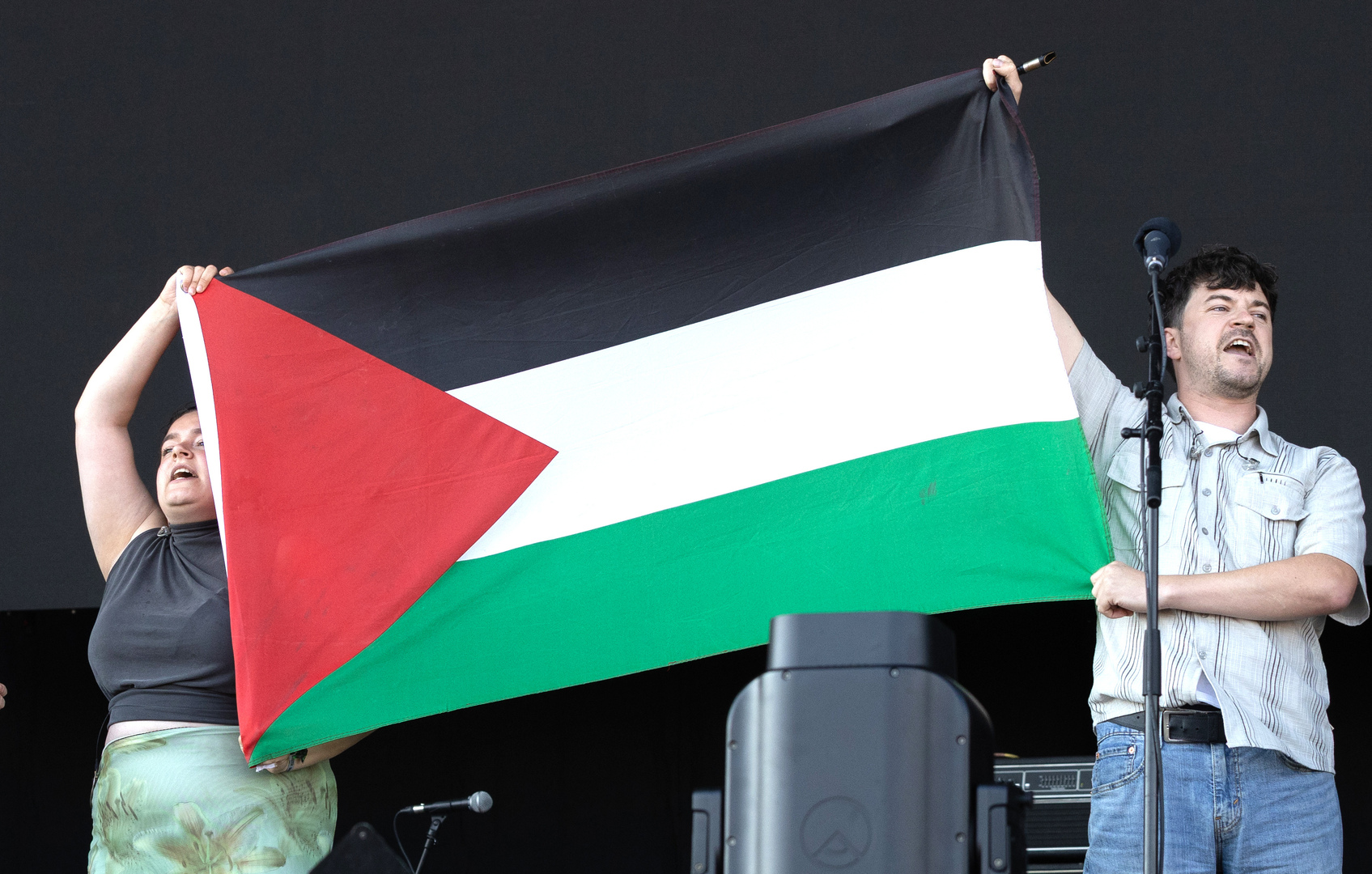 مقاطعة مهرجان موسيقي في بريطانيا بعد منع فرقة من رفع العلم الفلسطيني
