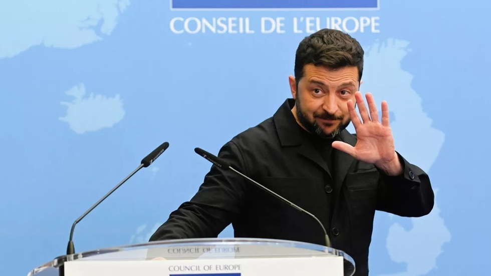 زيلينسكي: أوكرانيا تحتاج مليار دولار شهريا لشراء الأسلحة الأمريكية
