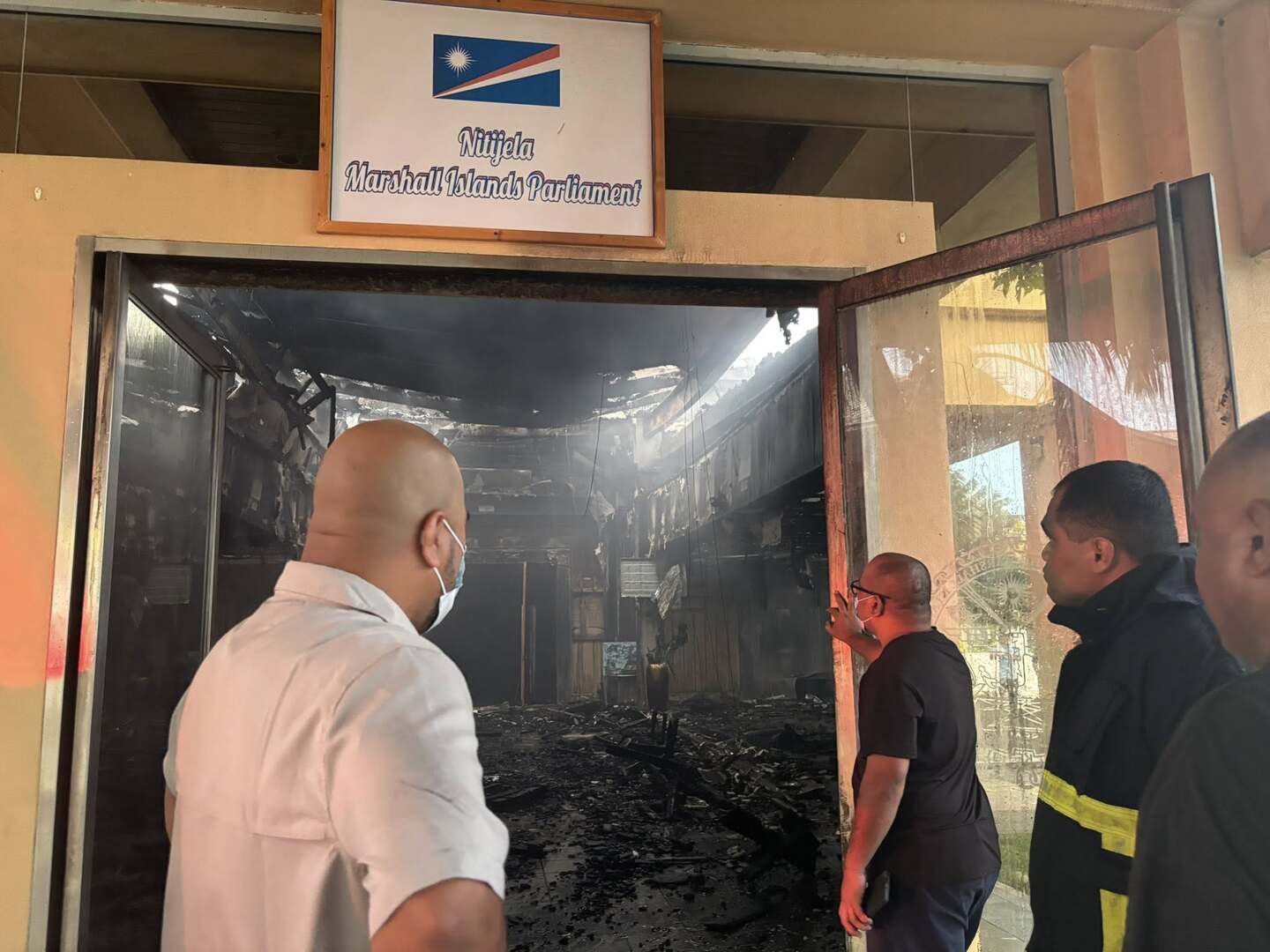 حريق ضخم يلتهم برلمان جزر مارشال