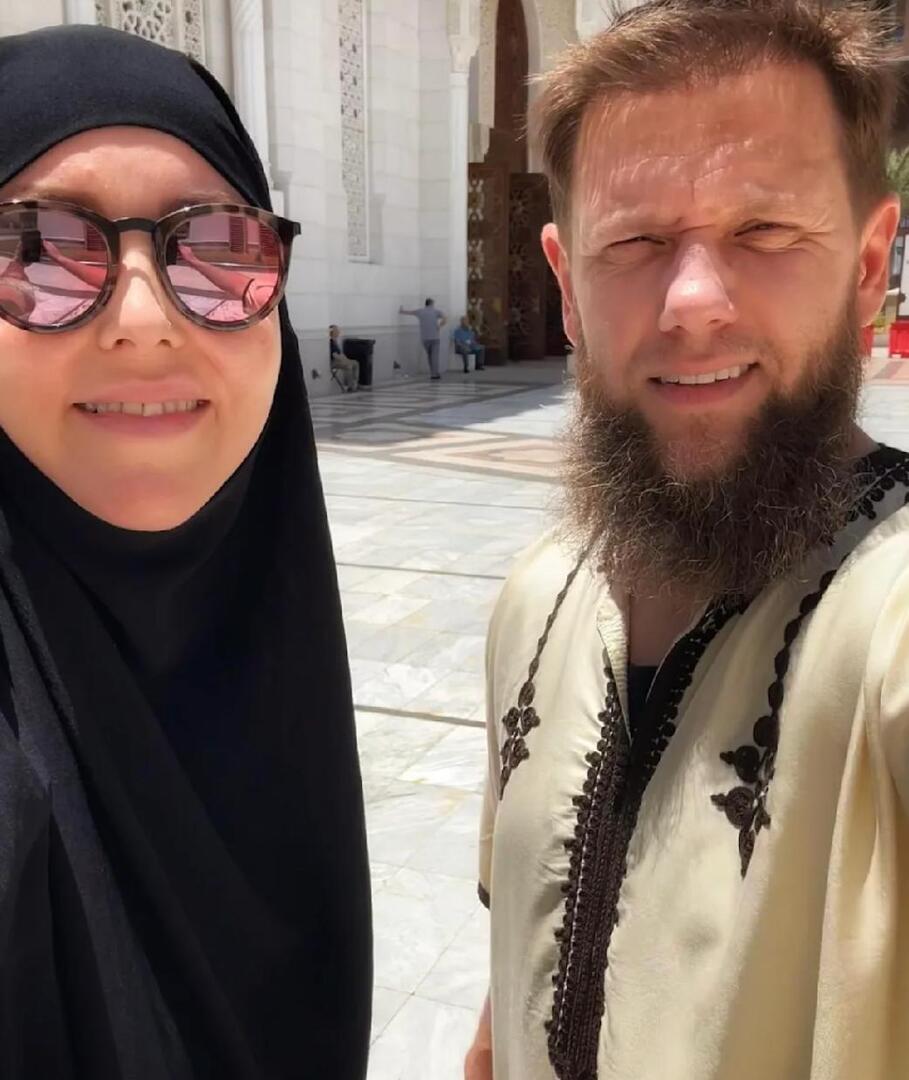 ألمانيا.. ملاكمة وعارضة أزياء سابقة تصبح الزوجة الثالثة لـ"شرطي الشريعة"