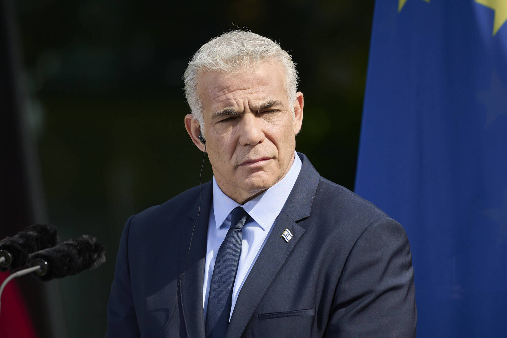 لابيد: علينا أن نعتذر عن قتل الأطفال وهذا لمصلحة إسرائيل