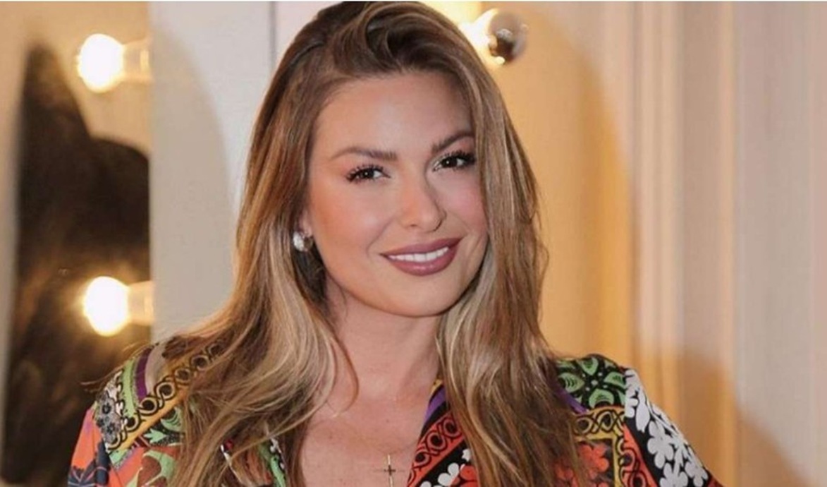 الممثلة اللبنانية باميلا الكيك تثير الجدل برقصها في إحدى السهرات (فيديو)