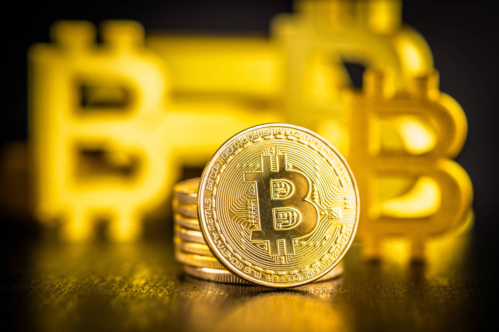 ارتفاع عملة "البيتكوين" وسط توقعات برفع الفائدة