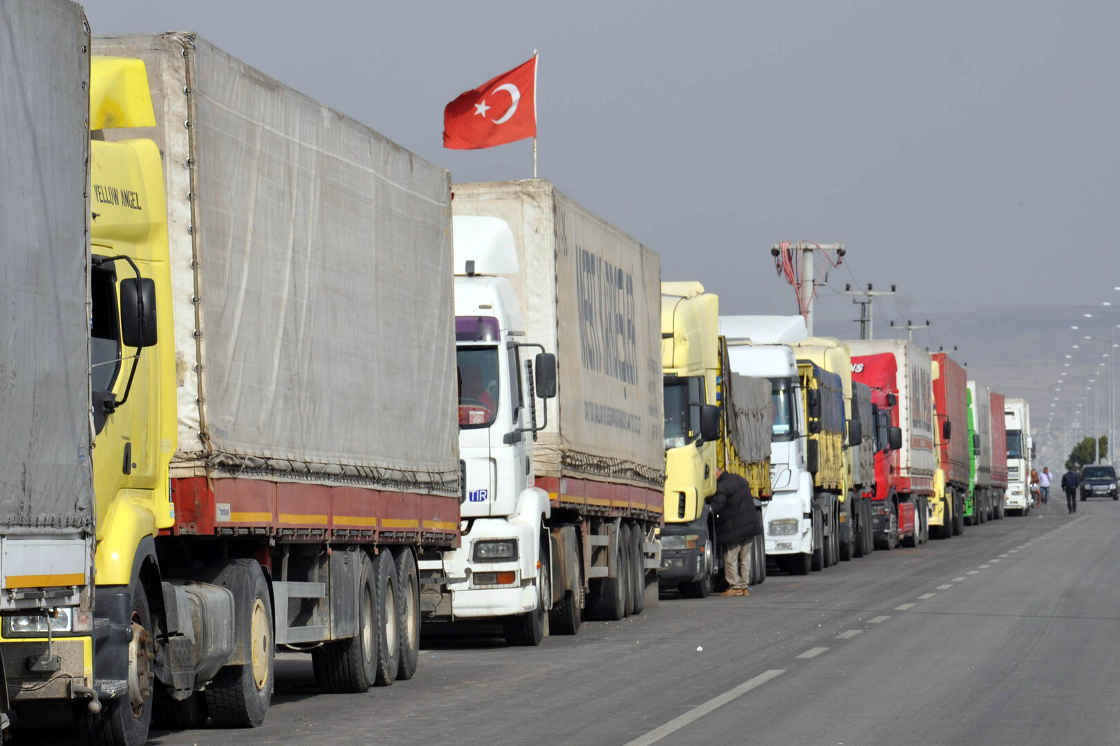 سوريا وتركيا تحرران حركة النقل البري بينهما