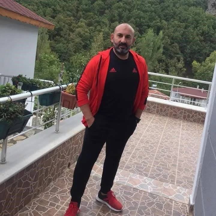 تركيا اليوم اغتيال رئيس ناد تركي بطلق ناري في رأسه داخل أحد المقاهي باسطنبول (فيديو) اغتيال رئيس ناد تركي بطلق ناري في رأسه داخل أحد المقاهي باسطنبول (فيديو)