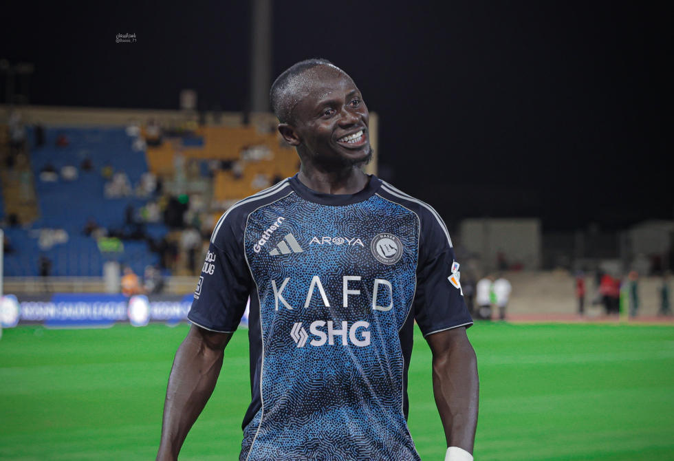 ماني يرد باللغة العربية بشأن استمراره مع النصر؟ (فيديو)