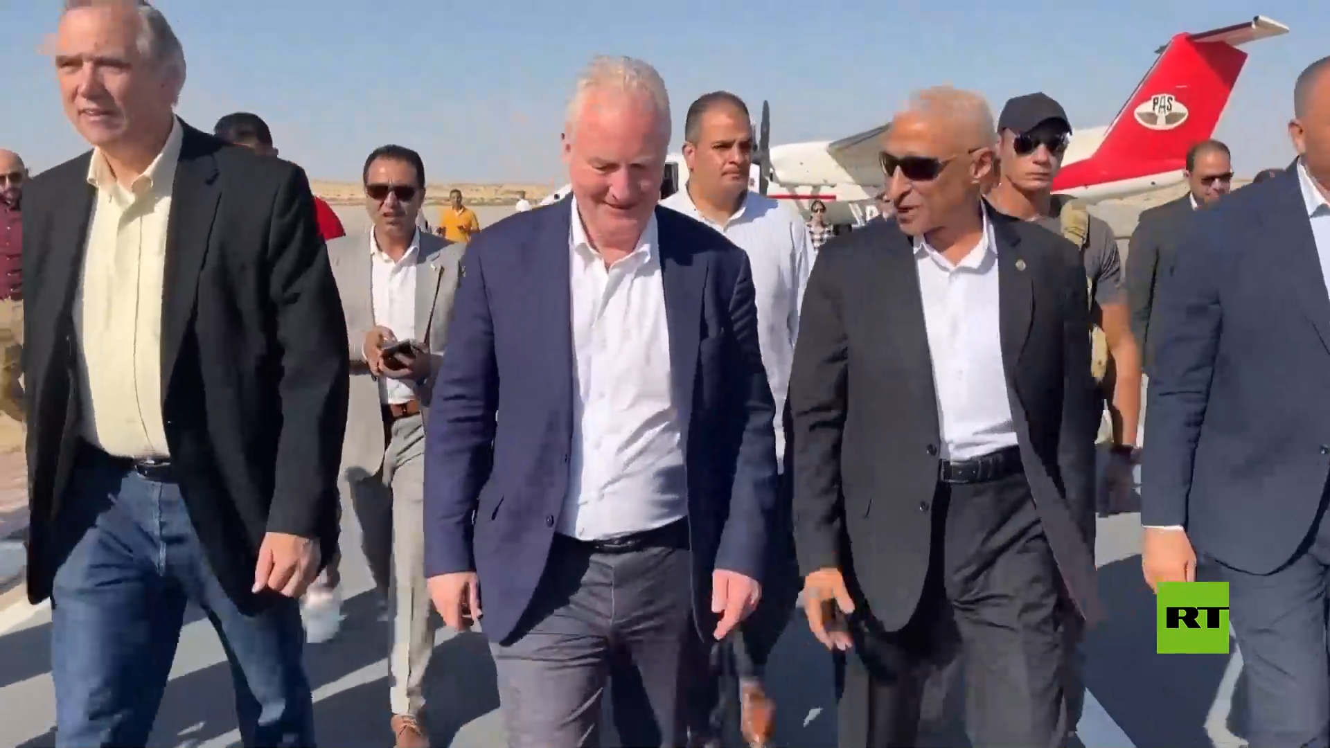 الوفد الأمريكي يزور معبر رفح ويطلع على مستودعات المساعدات المخصصة لأهالي غزة