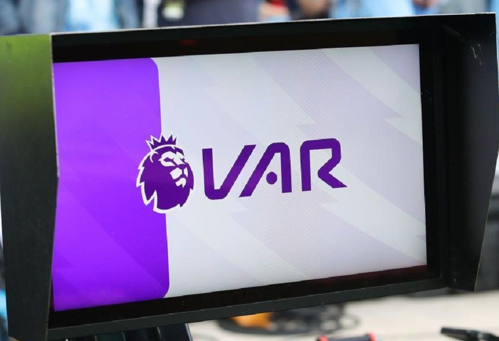 قبل ساعات.. استبعاد حكم تقنية الفيديو "VAR" في مباراة ليفربول وأرسنال