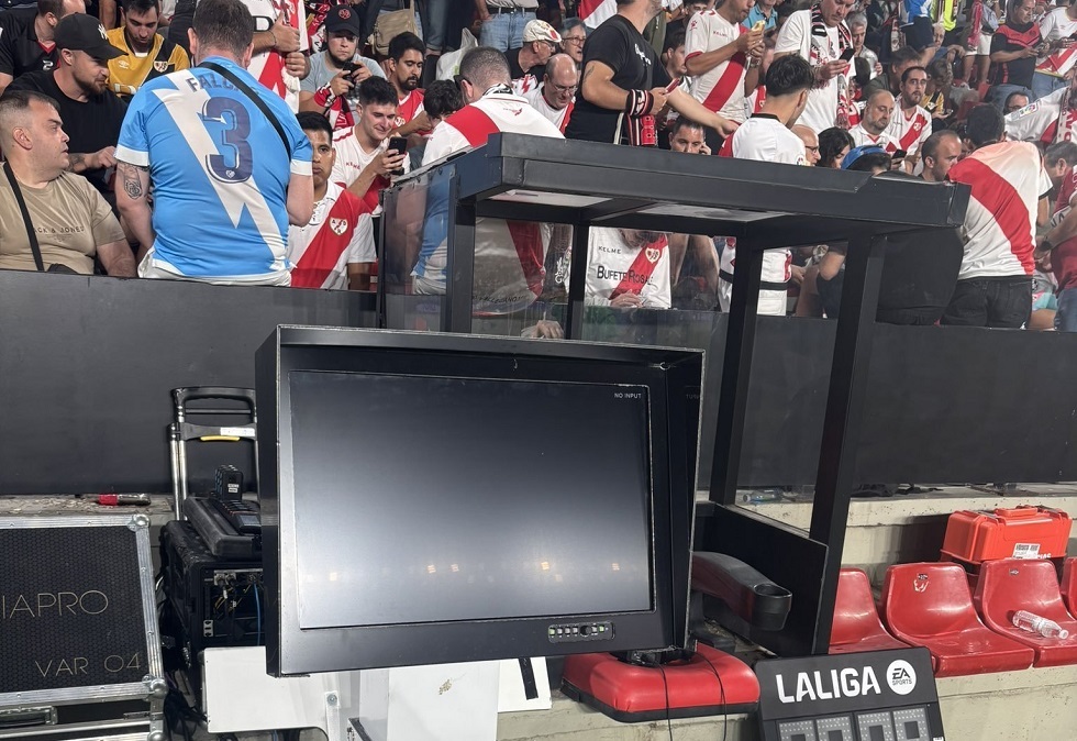 تعطل "VAR".. ركلة جزاء لامين جمال تثير الجدل