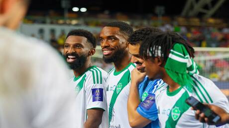 "حاولوا تغيير الحكم وانتصرنا".. تعليق ناري لنجم الأهلي السعودي يثير الجدل (فيديو)