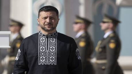 نائب أوكراني ينتقد زيلينسكي: يصلي للسلام ويزج بالأوكرانيين في "مفرمة اللحم"
