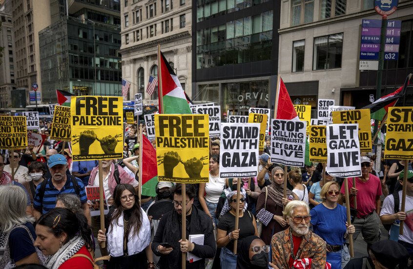 كاتب إسرائيلي: إسرائيل في أدنى نقطة وشعار "فلسطين من النهر إلى البحر" يشق طريقه في أمريكا