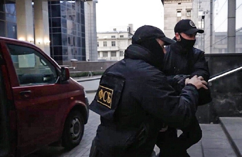 الأمن الروسي: اعتقال عميل لاستخبارات كييف خطط لأعمال تخريبية (فيديو)