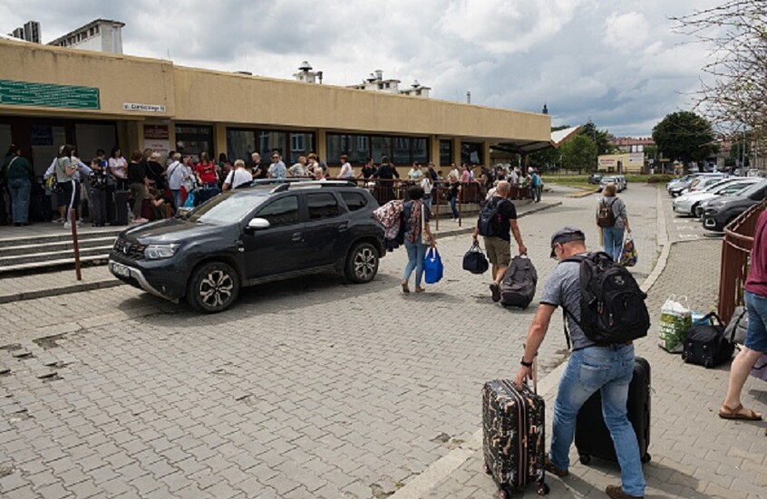 الداخلية البولندية: ترحيل أكثر من ألف أوكراني منذ بداية العام