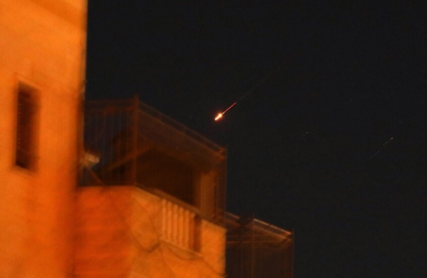 إعلام إسرائيلي: انفجار صاروخين في سماء السعودية أطلقا من اليمن باتجاه إسرائيل