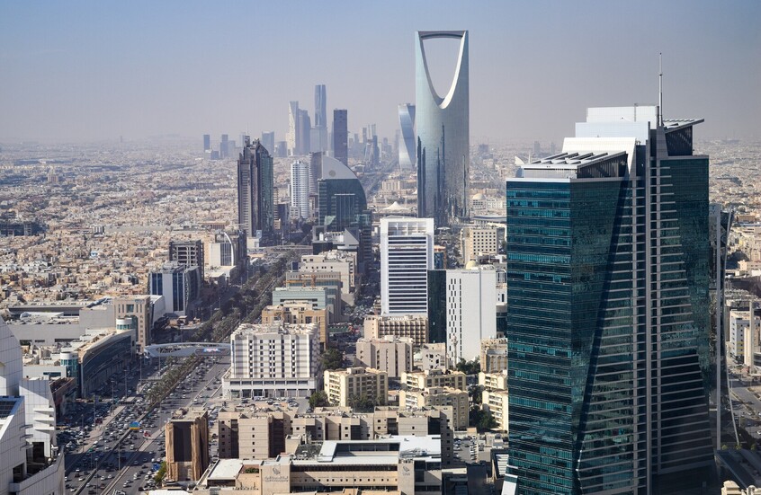 السعودية تعتزم بيع صكوك مقومة بالدولار على شريحتين