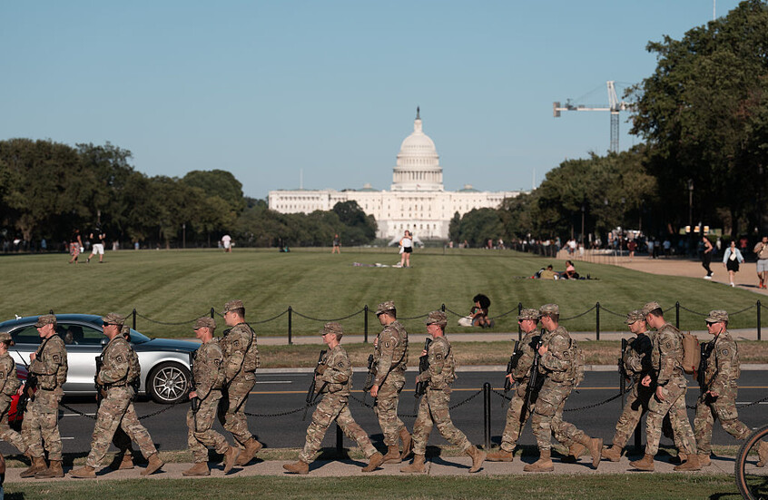 ترامب يعلن واشنطن "منطقة خالية من الجريمة"