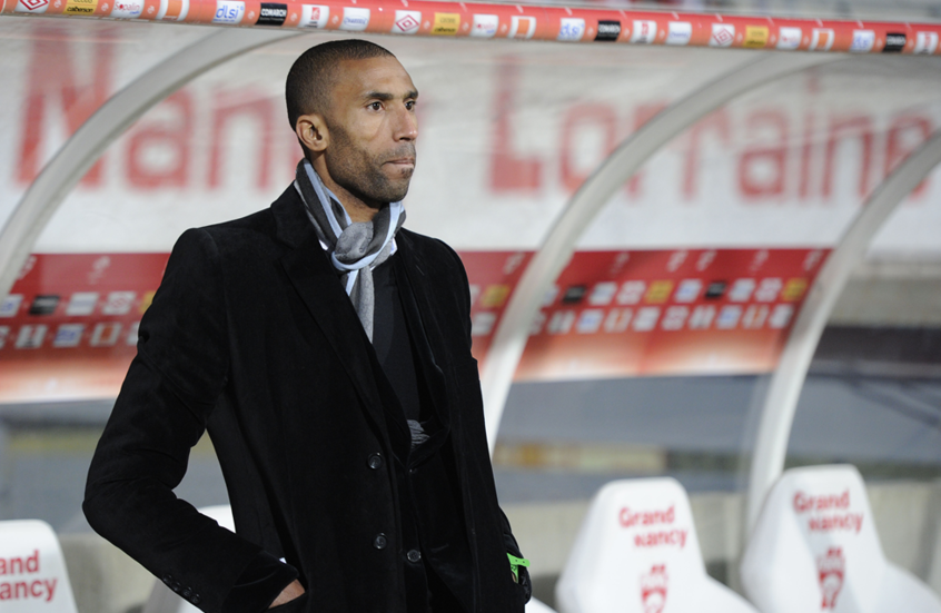 المدرب المغربي وادو يتعرض لحادث خطير في جنوب إفريقيا