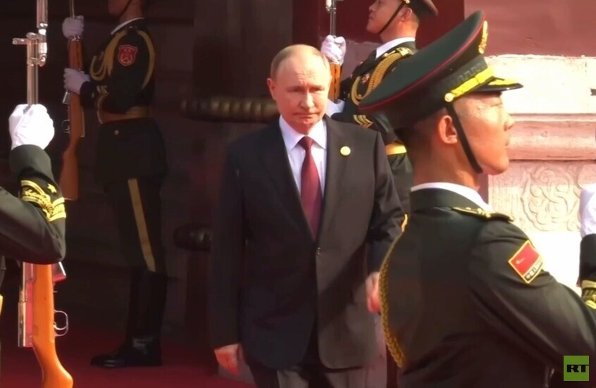 بوتين يصل إلى العرض العسكري لاحتفالات النصر في بكين (فيديو)