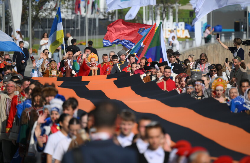 منتدى فلاديفوستوك يشهد موكبا مهيبا بمناسبة الذكرى الـ80 للنصر في الحرب الوطنية العظمى (فيديو + صور)