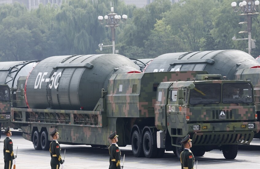 "ديلي ميل: الصين وجهت طلقة تحذيرية للغرب بعرض صواريخها النووية