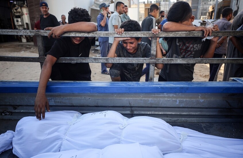 غزة: مقتل صحفي وعشرات الفلسطينيين في قصف إسرائيلي على القطاع