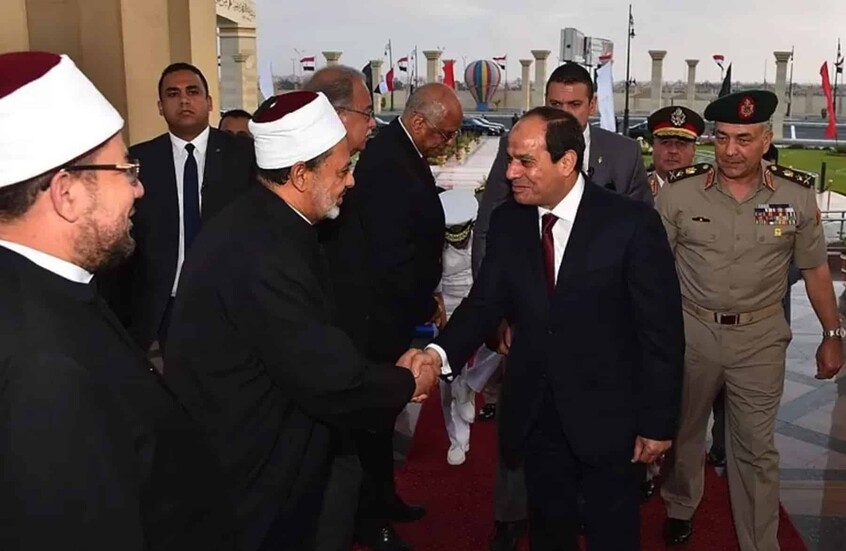 شيخ الأزهر أمام السيسي يذكر بحروب المسلمين في الماضي ويرفض مقارنتها بحروب عصرنا