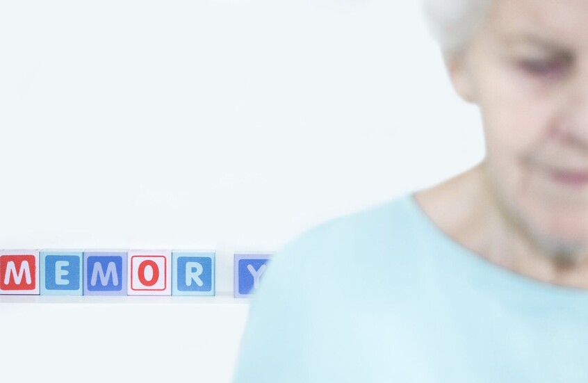 دراسة بريطانية تفسر ارتفاع نسبة إصابة النساء بالخرف