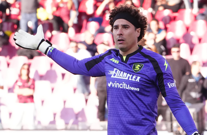 اختفى بعد أن طلب فنجان قهوة!.. فشل انتقال الحارس المكسيكي أوتشوا إلى الدوري الإسباني بشكل غريب