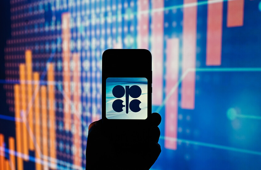 النفط يتراجع بانتظار قرار "أوبك+" حول الإنتاج