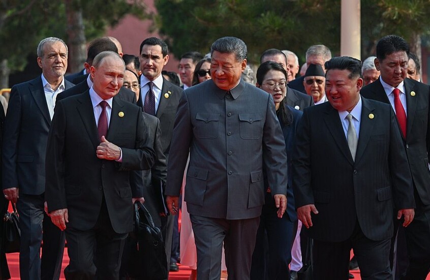 بعد منشوره عن "مؤامرة".. ترامب يؤكد علاقاته "الجيدة" مع زعماء روسيا والصين وكوريا الشمالية