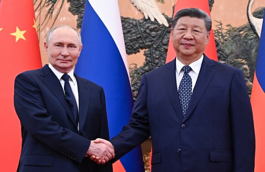 بكين: نعتزم العمل مع موسكو على بناء نظام حوكمة عالمية أكثر عدالة