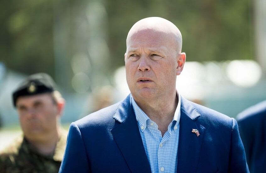 السفير الأمريكي لدى الناتو: على أوكرانيا الموافقة على أي هيكل أمني