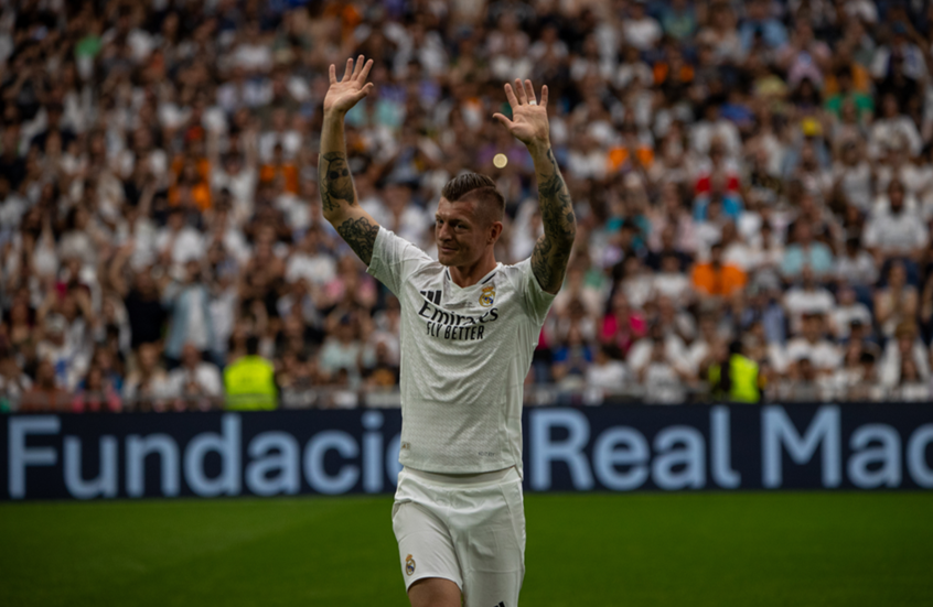 توني كروس ينتقد إدارة ليفربول بسبب صفقة إيزاك