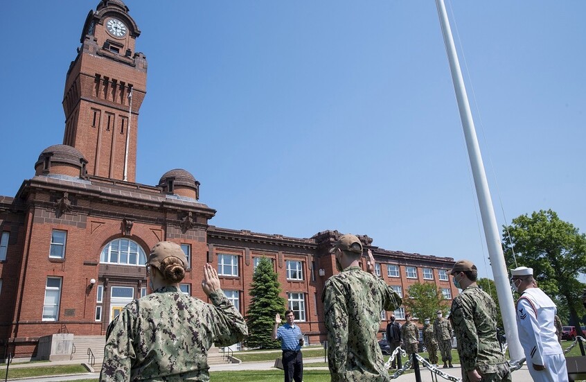 "واشنطن بوست": البنتاغون يوافق على استخدام قاعدة في شيكاغو لمكافحة المهاجرين