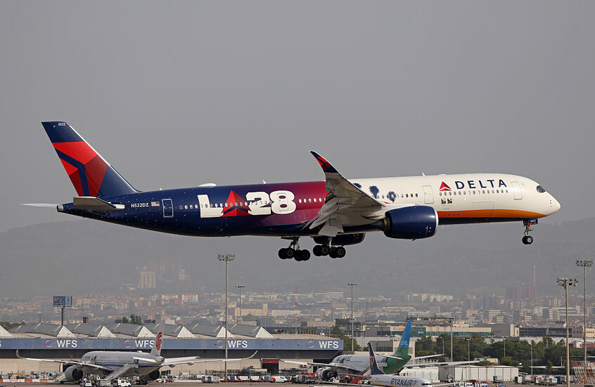 ترامب يحتفل بتبني "دلتا" تسمية "خليج أمريكا" التزاما بأمره التنفيذي