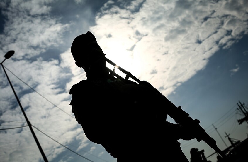 مصدر عسكري في "الحشد الشعبي" يعلن اندلاع اشتباكات مسلحة على الحدود السورية العراقية