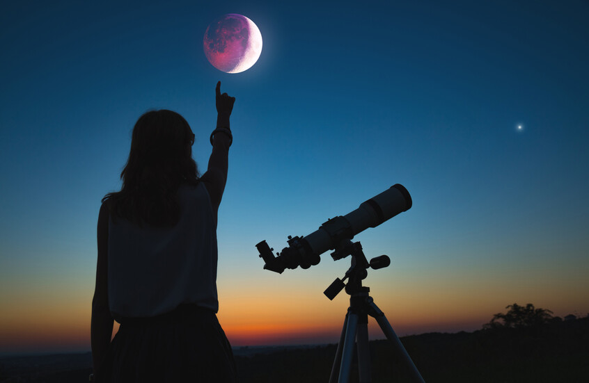 أين يمكن مشاهدة خسوف القمر الكلي نهاية هذا الأسبوع؟