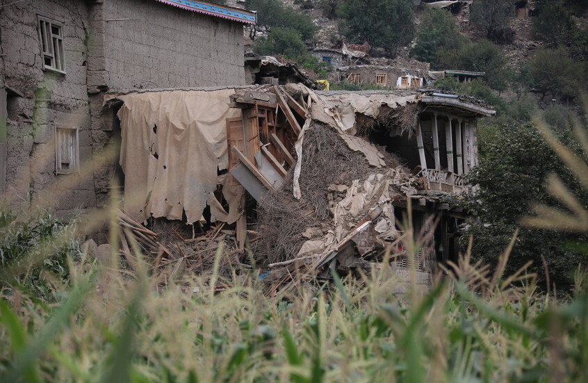 تقرير: إدارة ترامب لم تقدم أي مساعدات لأفغانستان إثر الزلزال