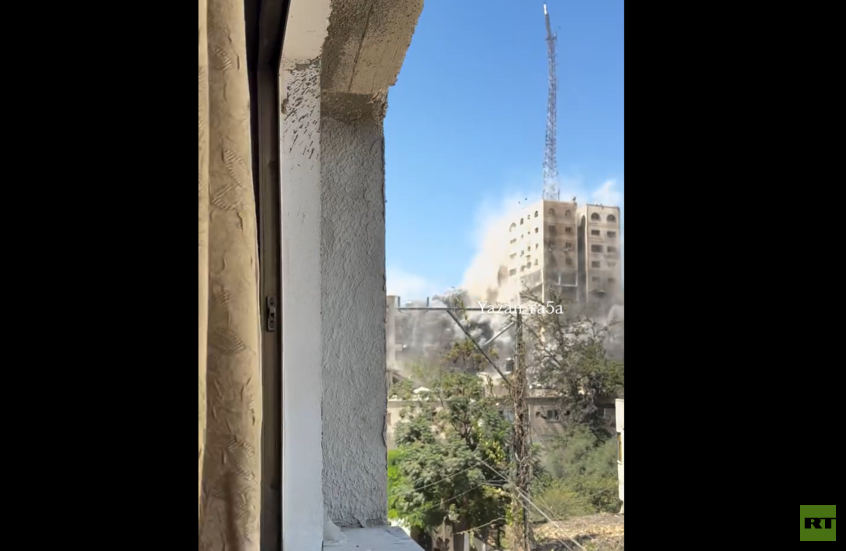 انهيار برج السوسي السكني بعد قصفه بمدينة غزة (فيديو)
