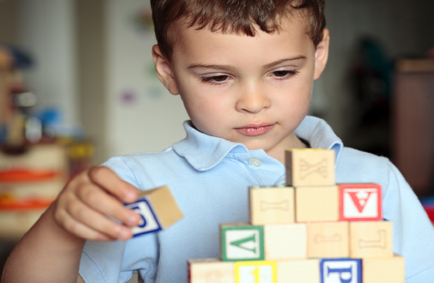الإعلان عن تقرير جدلي سينشره كينيدي يخفض سهم شركة "كينفيو" 10%