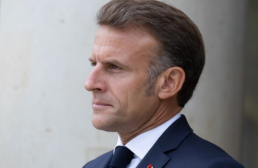 صحيفة فرنسية: ماكرون يتنصل من المسؤولية ويحمل روسيا أعباء جميع مشاكل بلاده