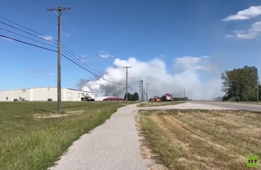 اندلاع حريق كيميائي ضخم في مدينة نيوبورغ بولاية إنديانا الأمريكية والسلطات تصدر أوامر صارمة (فيديو)