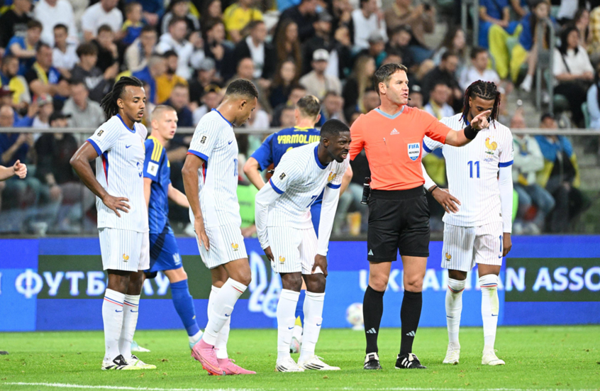 مدرب منتخب فرنسا يرد على انتقادات سان جيرمان بعد إصابة دوي وديمبلي